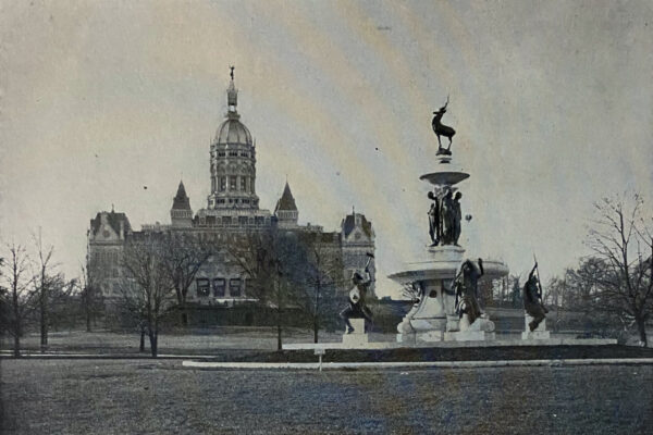 Connecticut State Capitol & Corning Fountain, 1905.